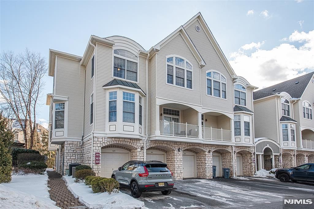 Townhome residences in Livingston, New Jersey