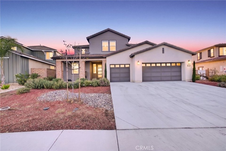 Modern suburban home in Menifee at sunset
