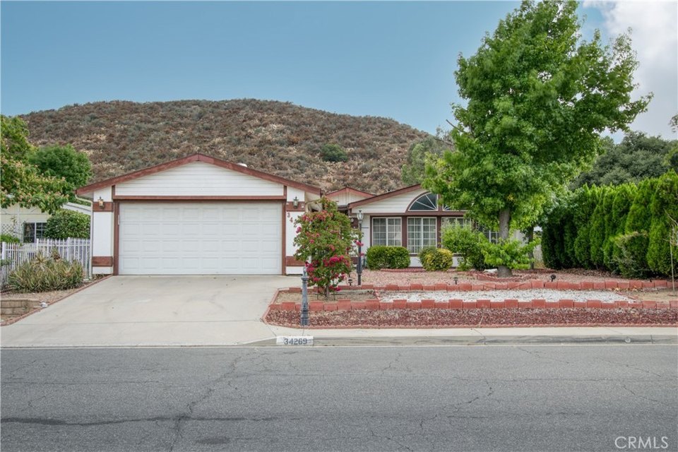 Single-story home and hillside in Wildomar