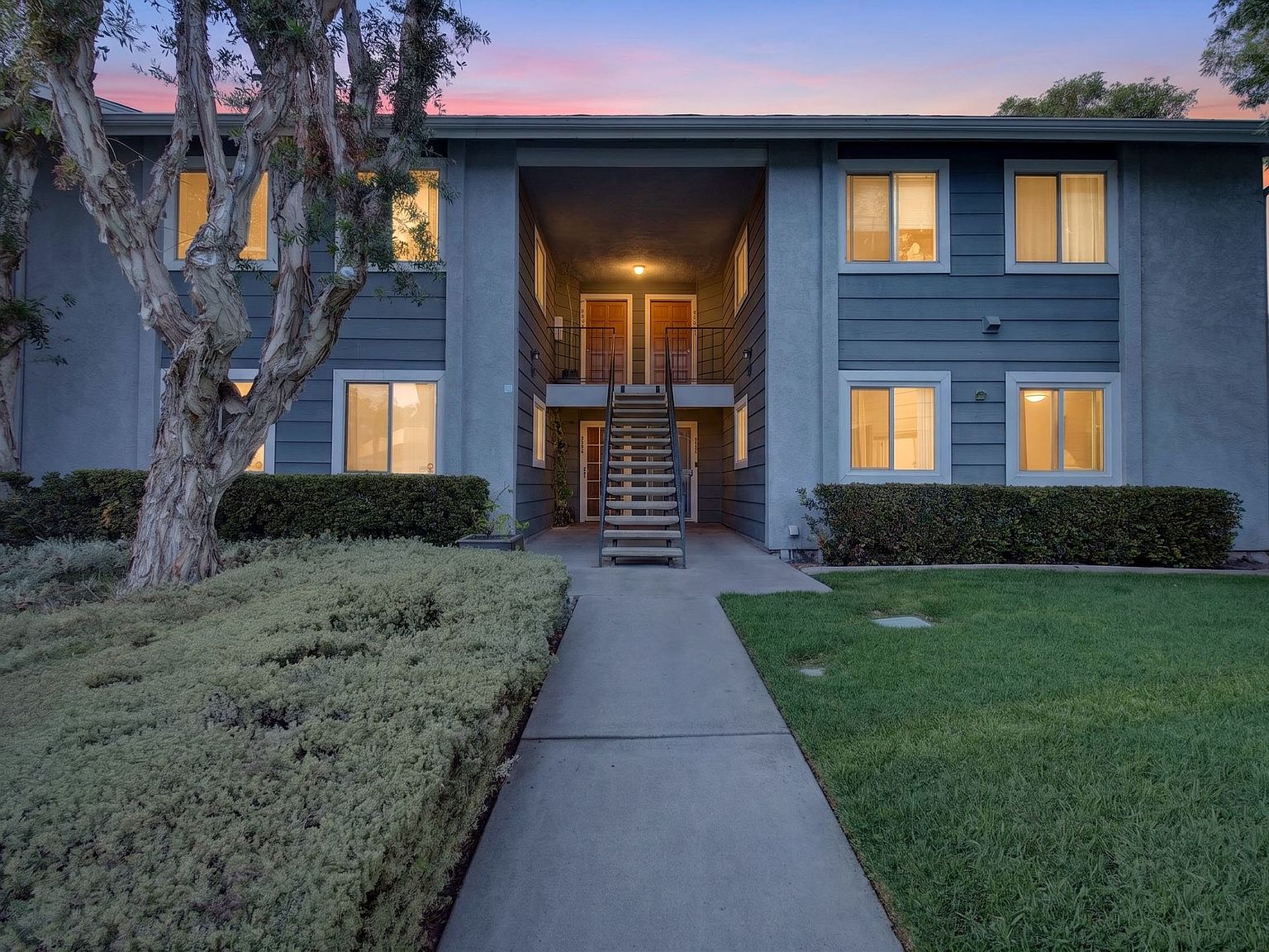 Landscaped condominium community in Laguna Niguel at dusk
