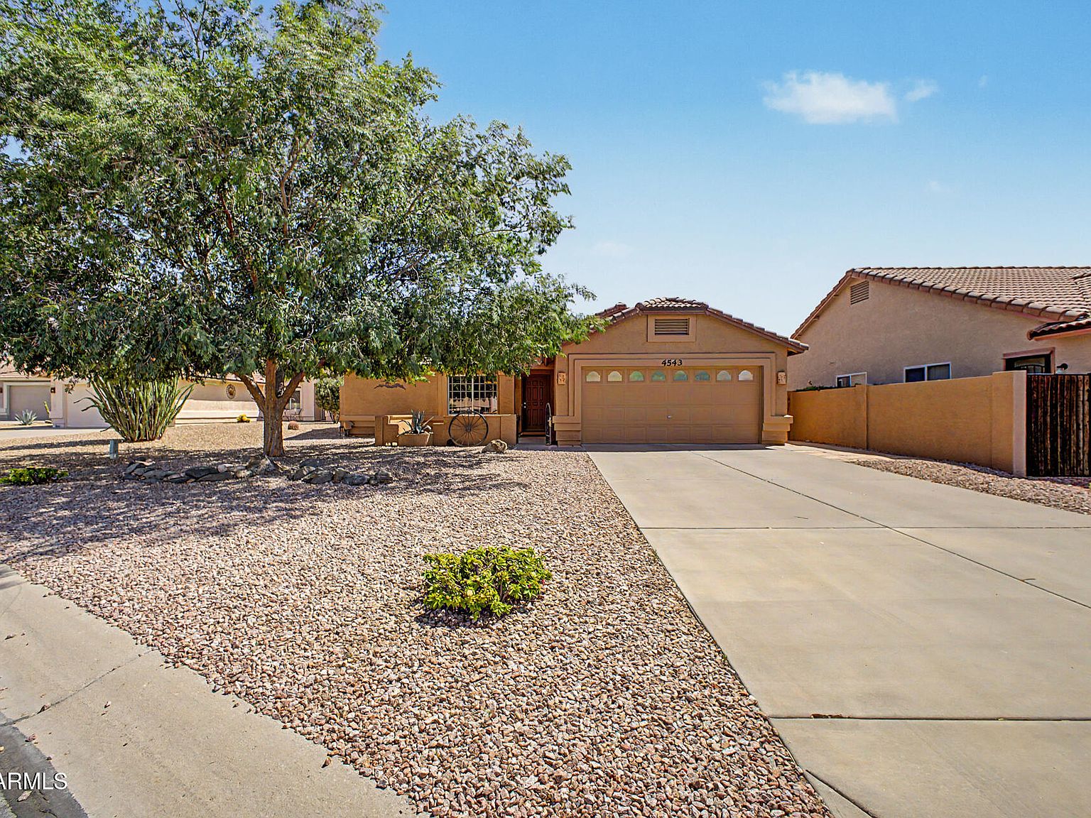 Desert-landscaped home in Gold Canyon